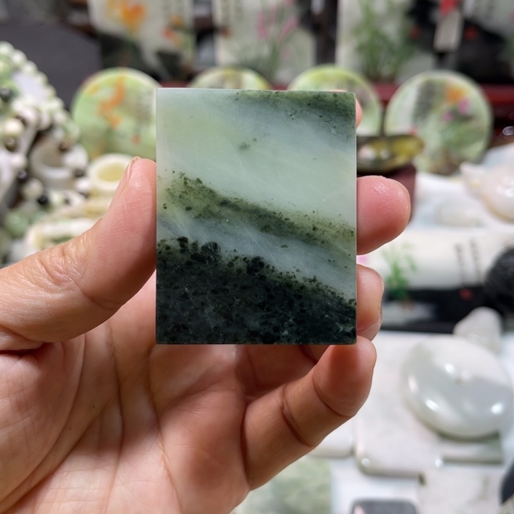 独山玉未镶嵌颈饰