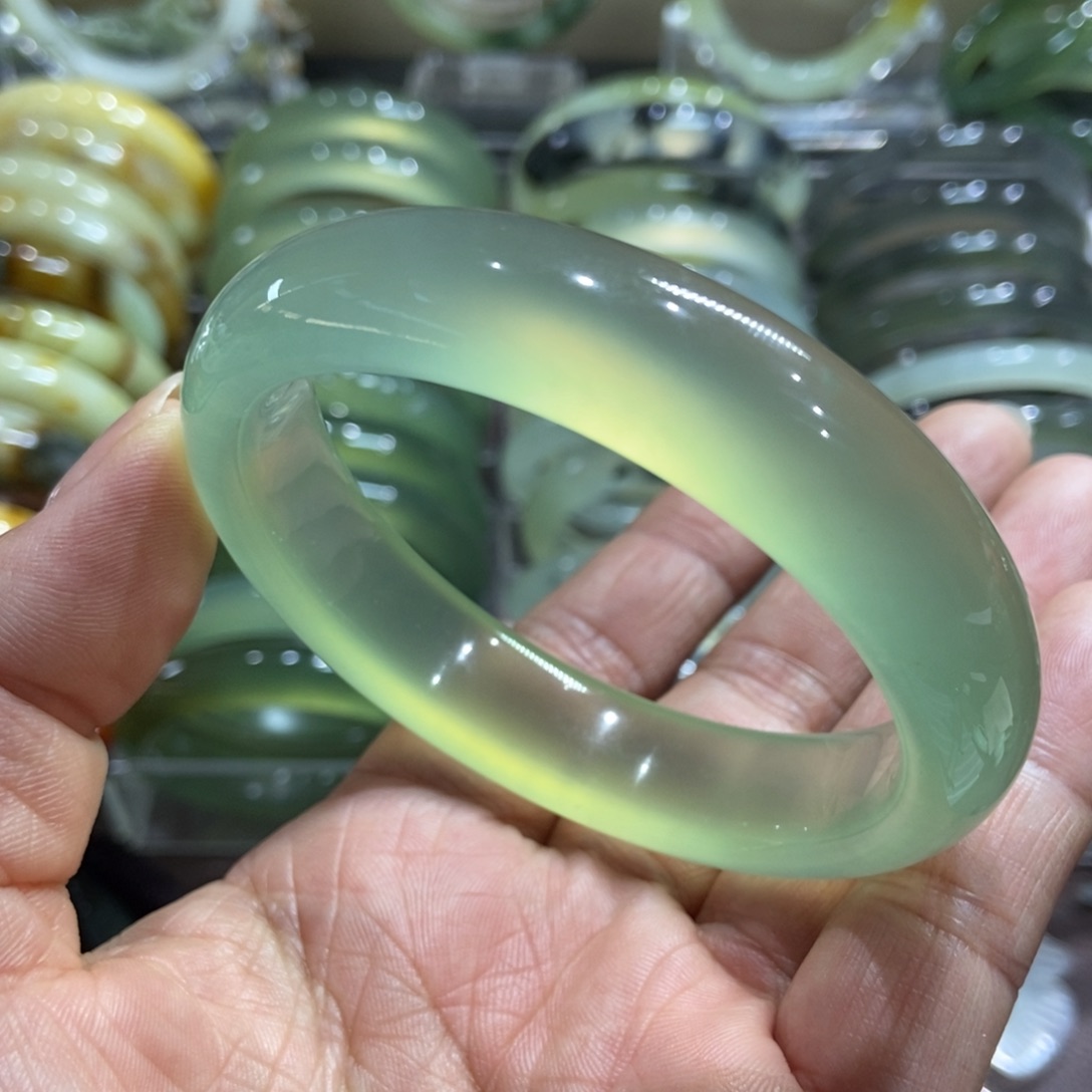 蛇纹石玉手镯未镶嵌68.8