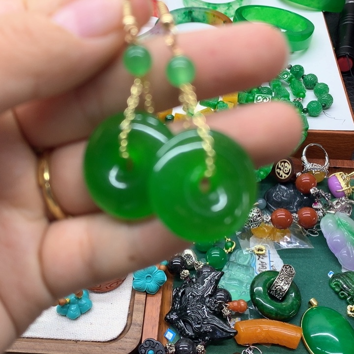 颈饰未镶嵌翡翠吊坠