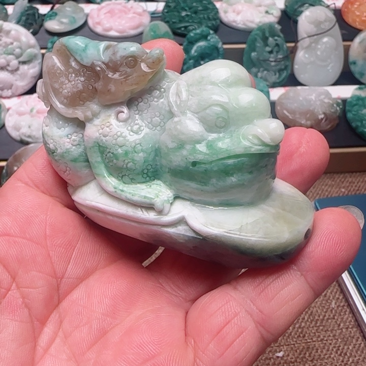 独山玉未镶嵌颈饰