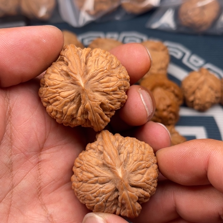 文玩核桃吊坠D*黑金刚