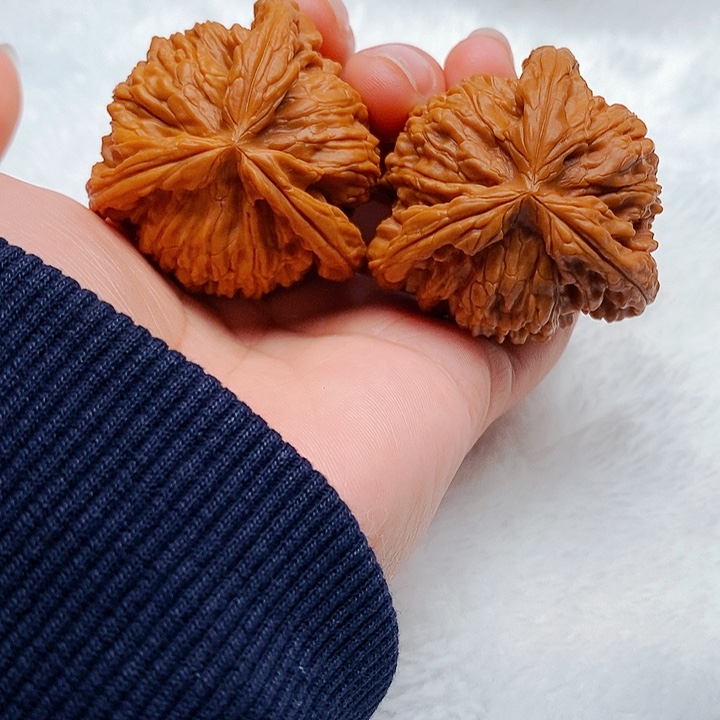 已***置文玩核桃吊坠三棱