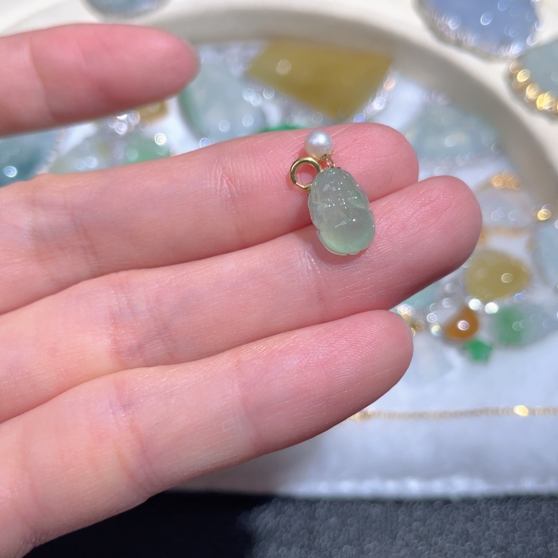 翡翠颈饰18K金镶嵌翡翠