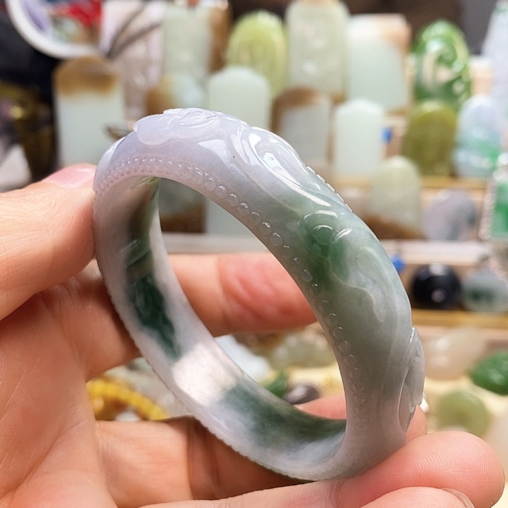 翡翠手镯未镶嵌翡翠