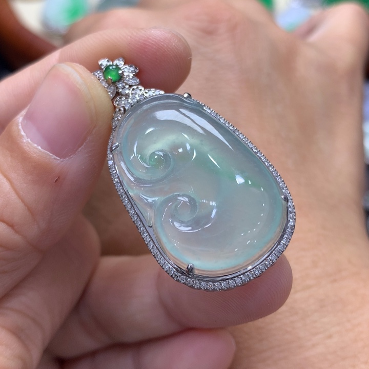 翡翠吊坠(不含链)18K金镶嵌