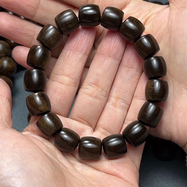 沉香手串白棋玉化