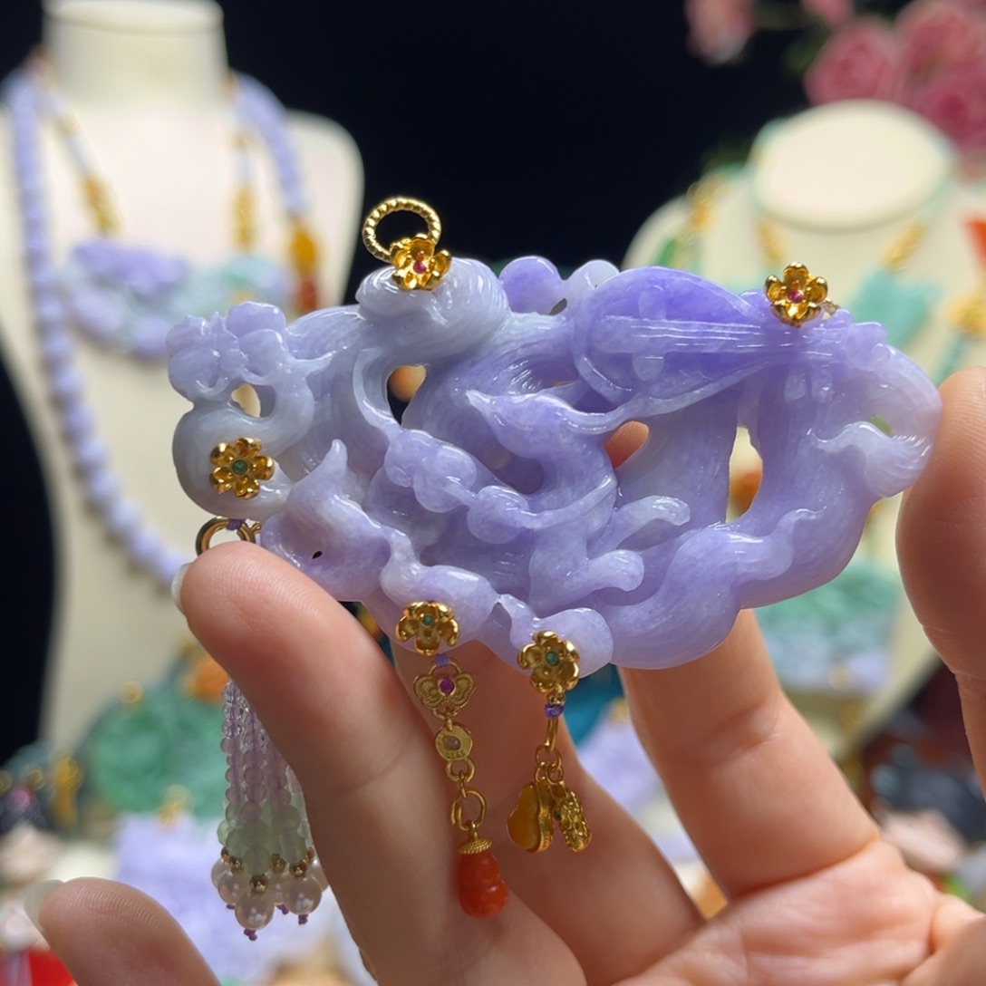 翡翠颈饰未镶嵌妖紫九尾