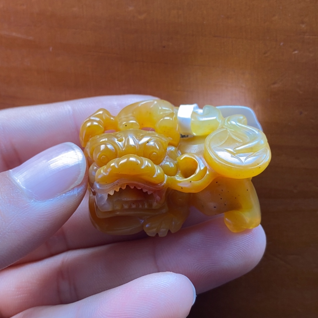 石英质玉（黄龙玉）未镶嵌颈饰