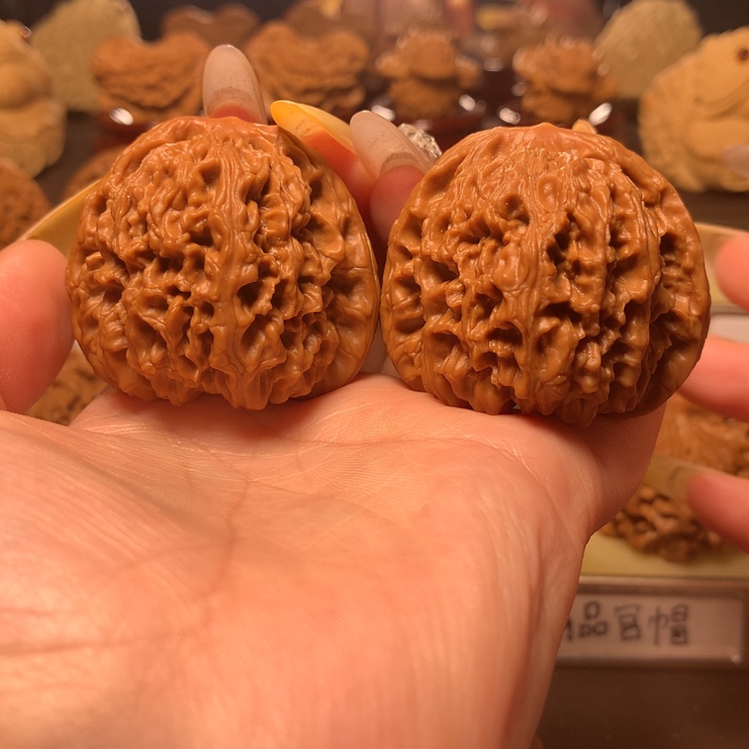 文玩核桃吊坠大南疆石45全品毕业