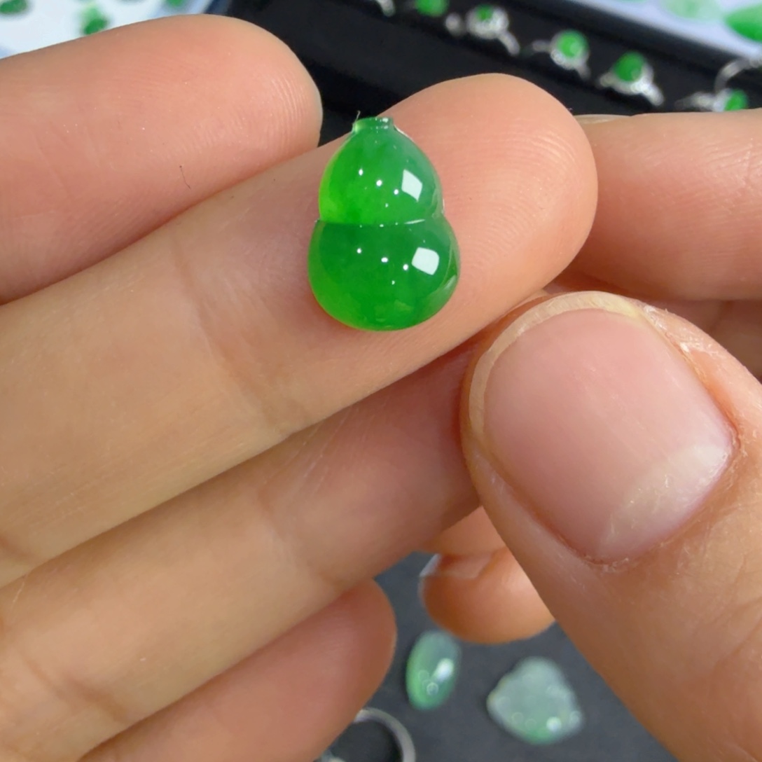 翡翠颈饰未镶嵌葫芦