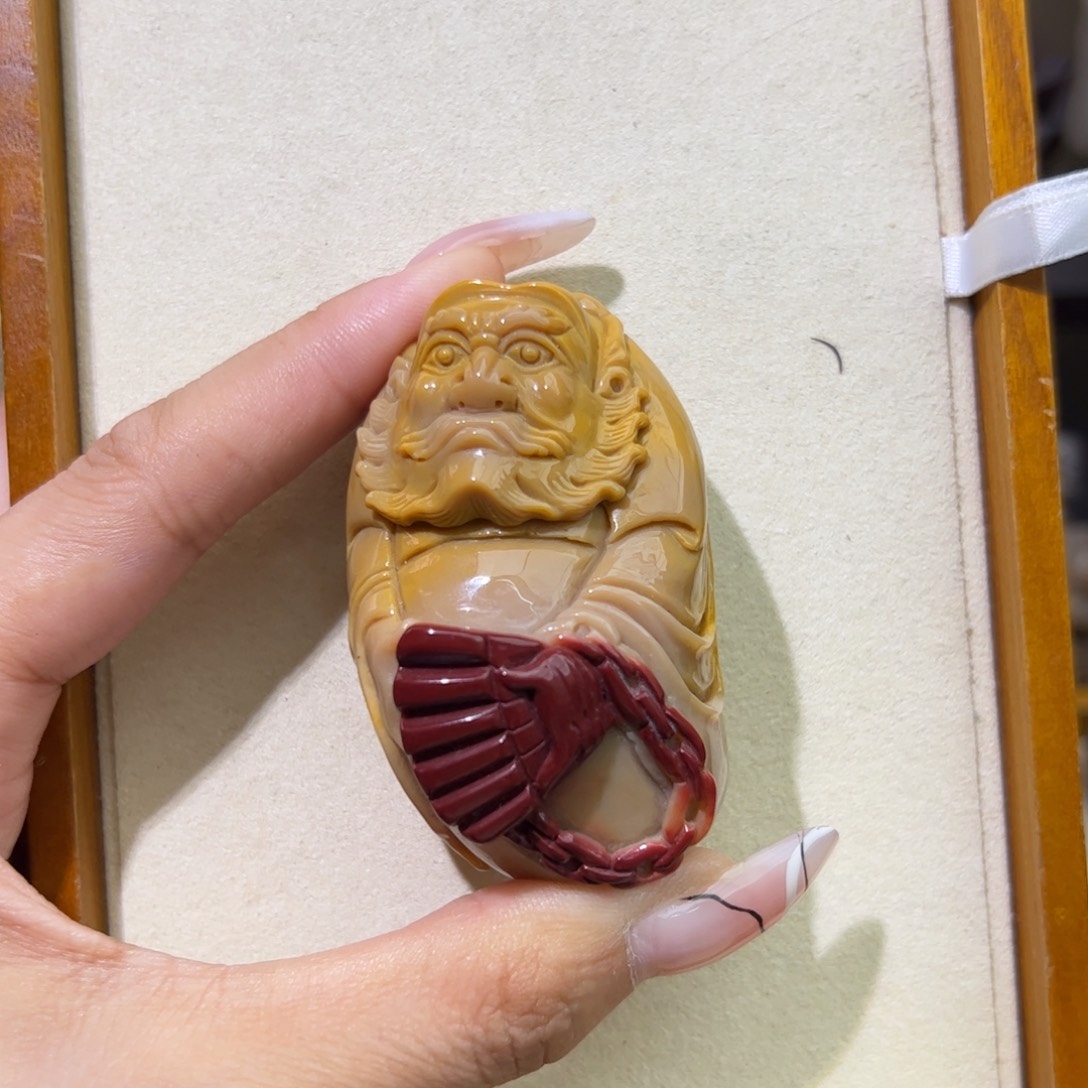 石英质玉未镶嵌颈饰