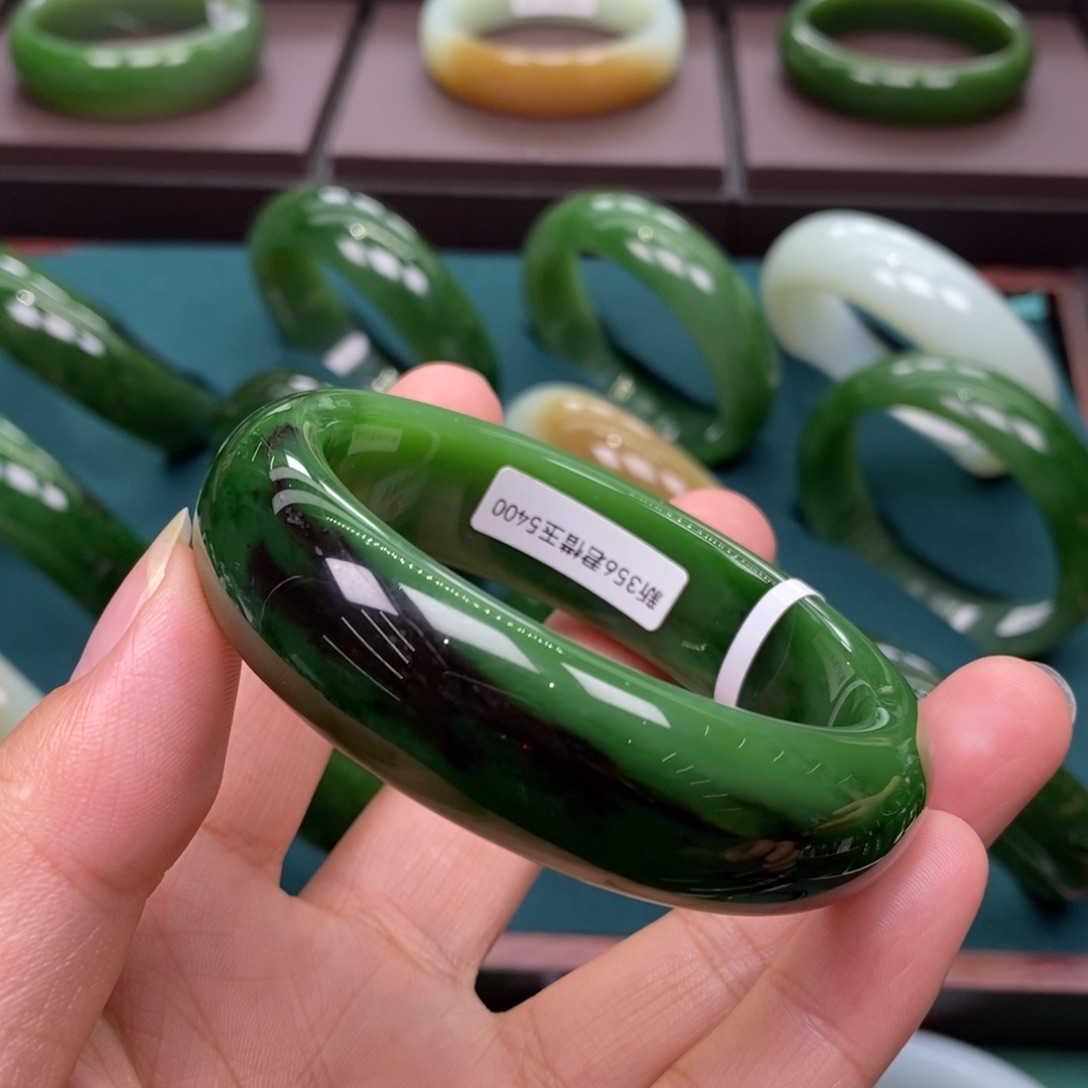和田玉（碧玉）未镶嵌手镯