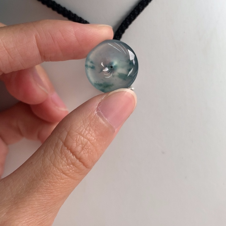 翡翠挂件未镶嵌….