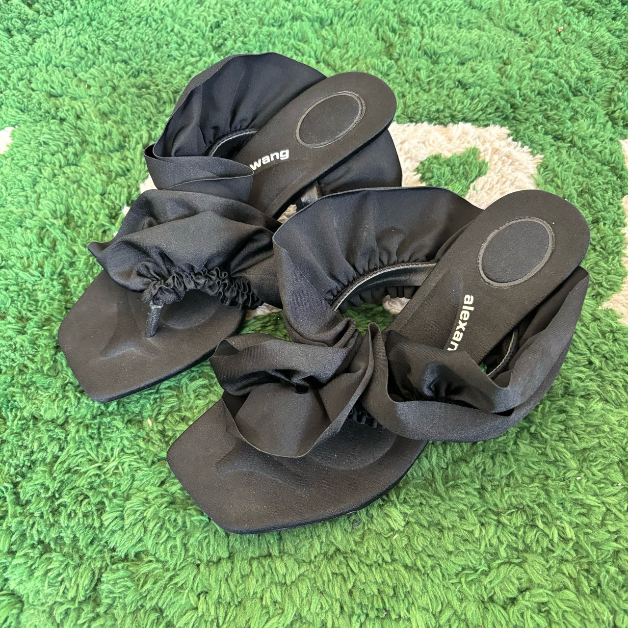 95新 Alexander McQueen/亚历山大·麦昆 凉鞋 黑 38码 ylp1176