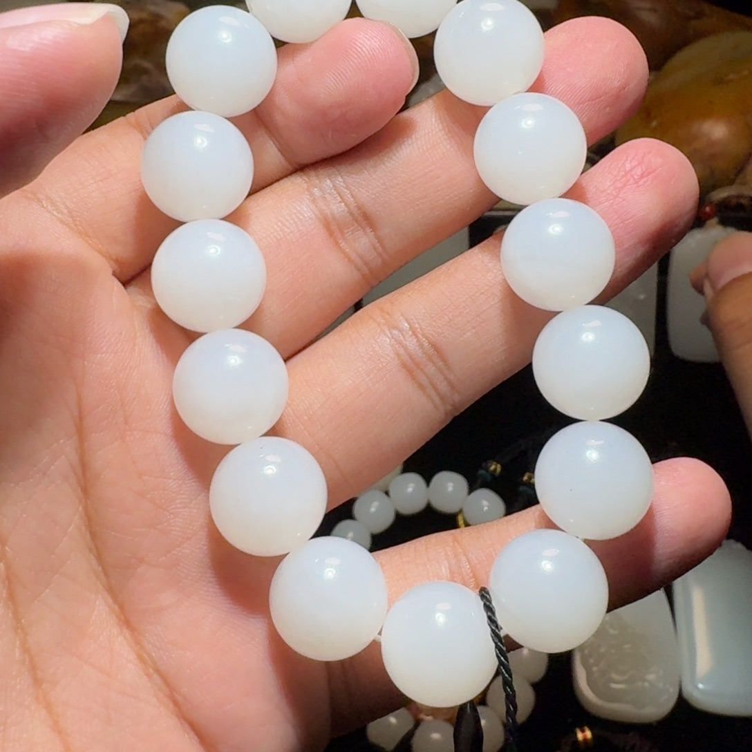 路***好和田玉未镶嵌颈饰