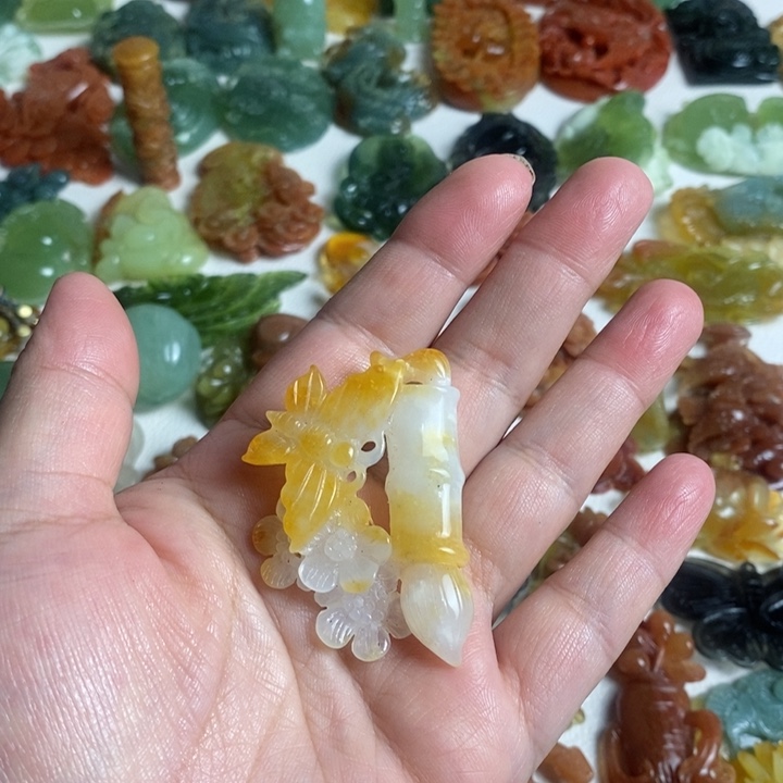 蛇纹石玉颈饰未镶嵌