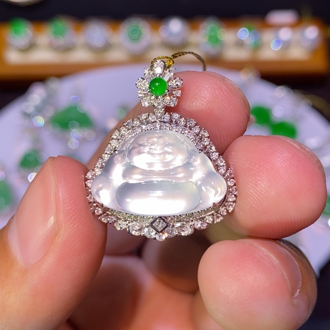 【闪购商品】颈饰18K金镶嵌翡翠