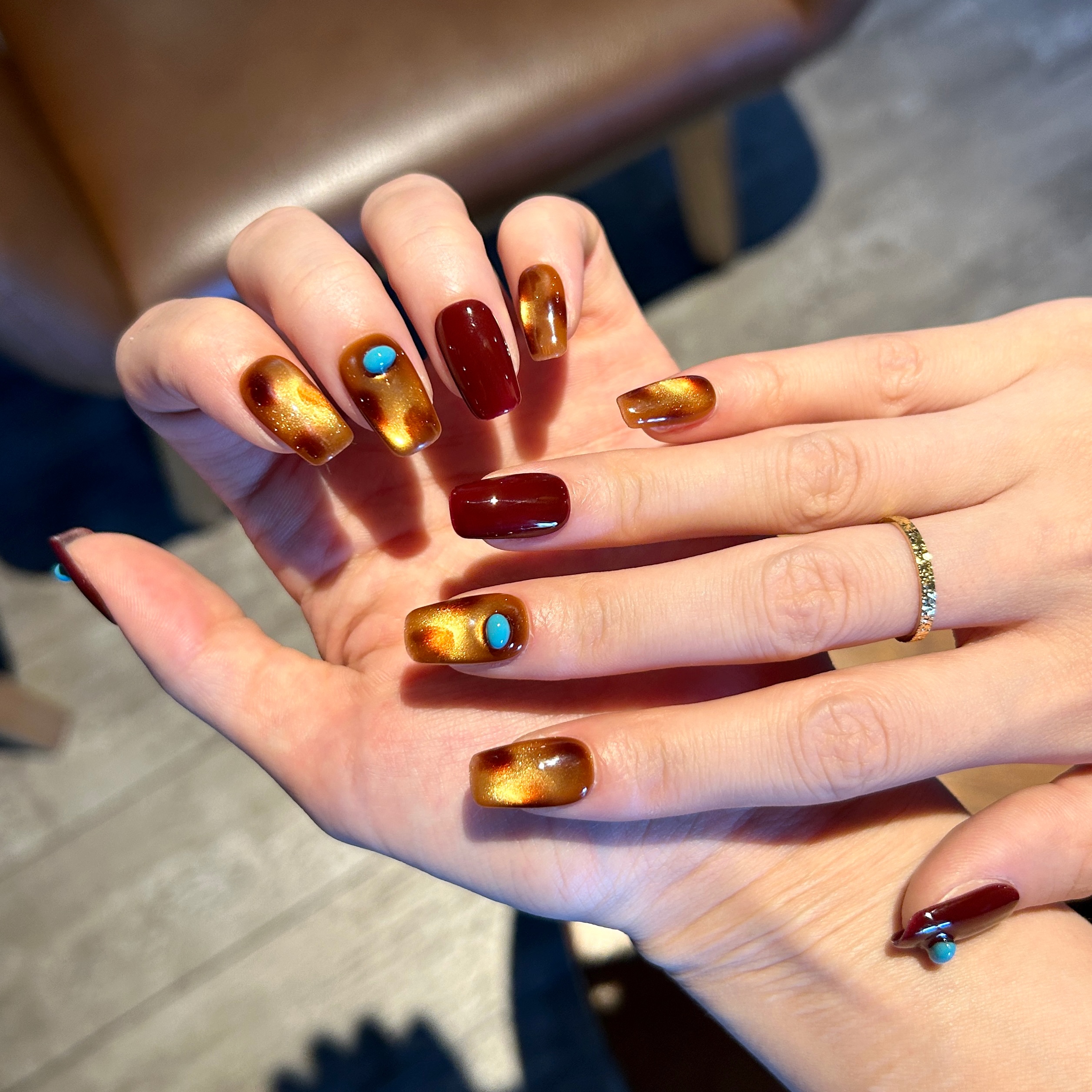 【曼哈顿】蓝珊手工穿戴甲入秋新款琥珀晕染红豆色ins显白高级时尚