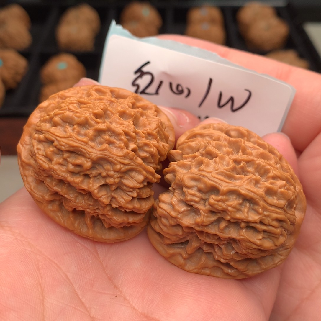 文玩核桃把件红心1w.........