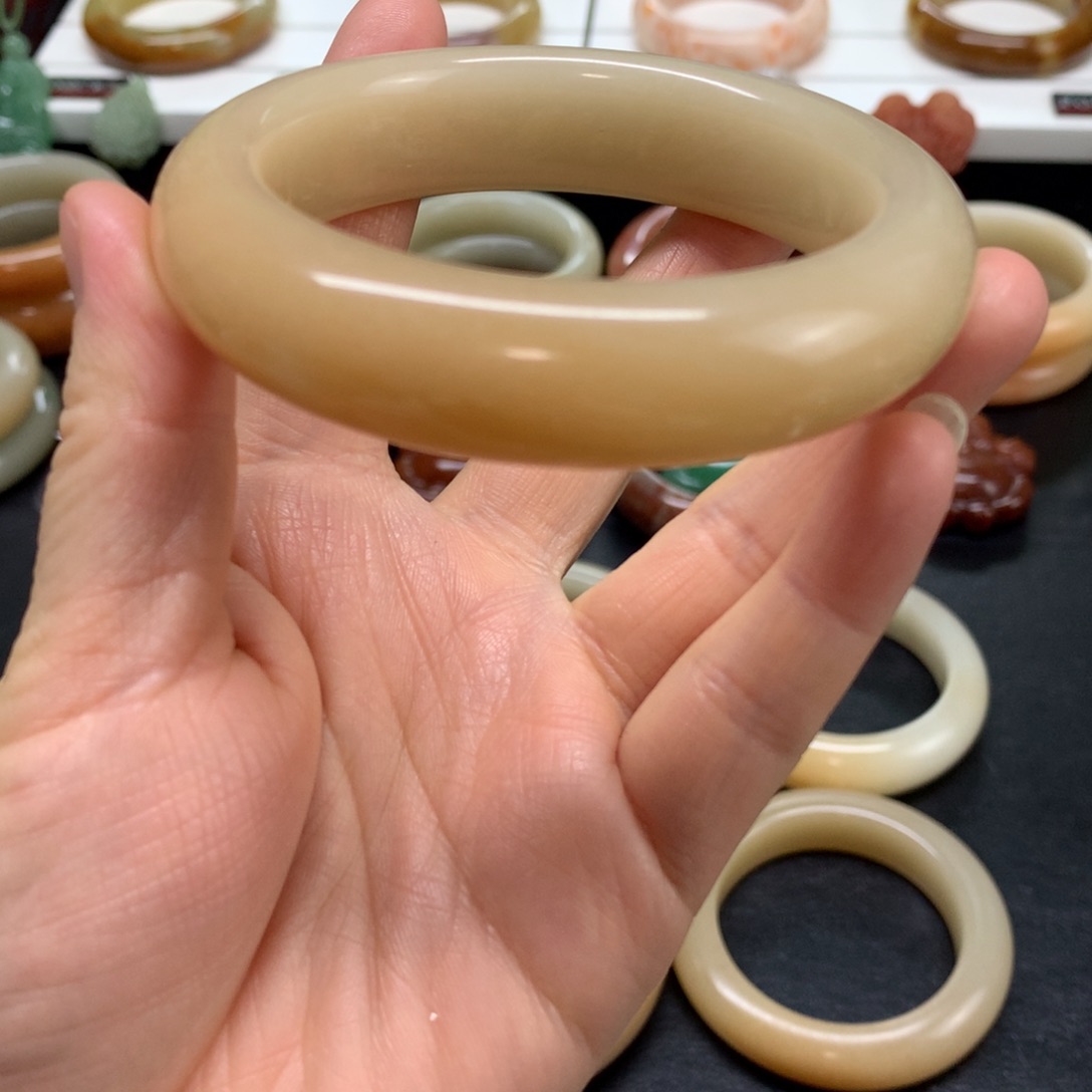 石英质玉手镯未镶嵌