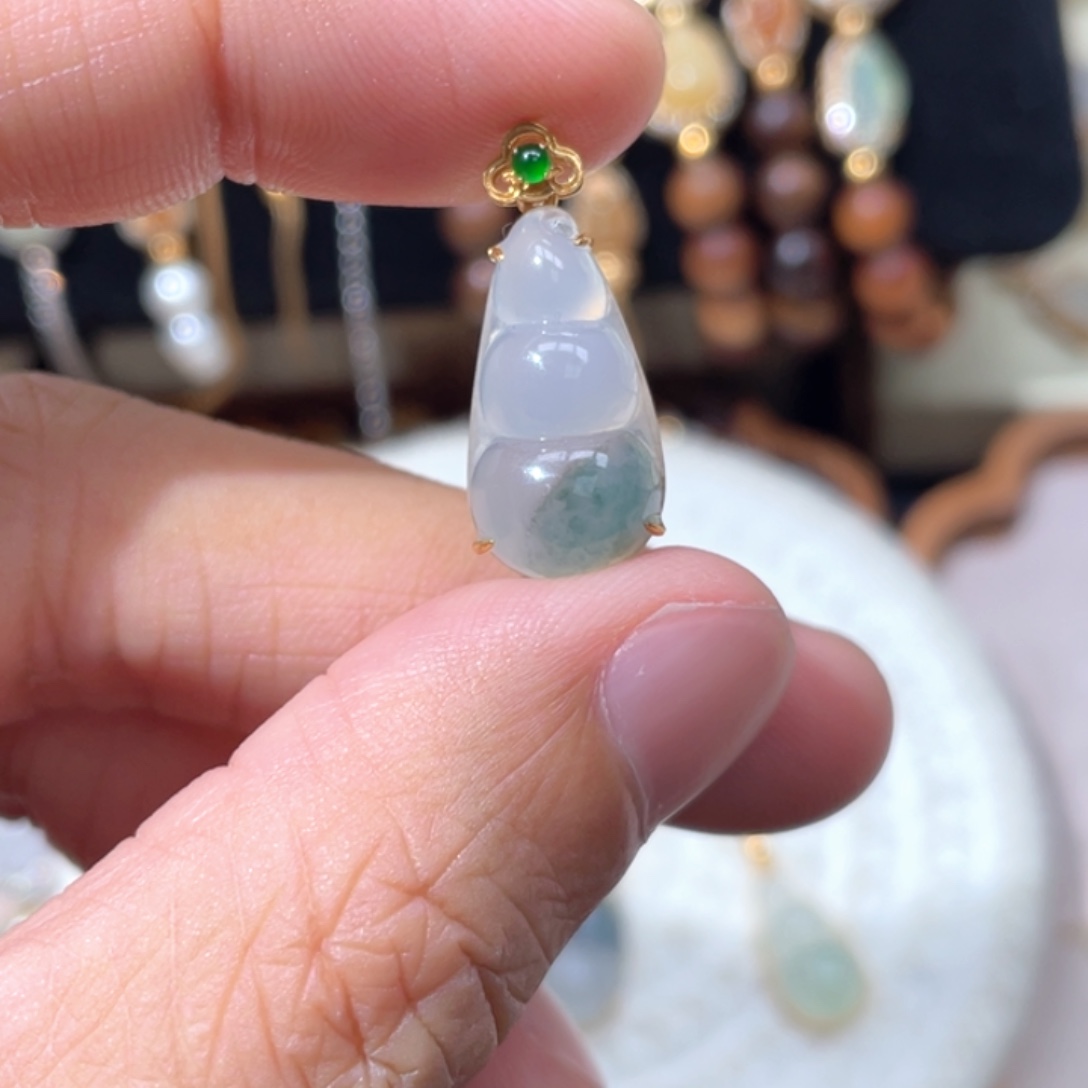 翡翠18K金镶嵌颈饰