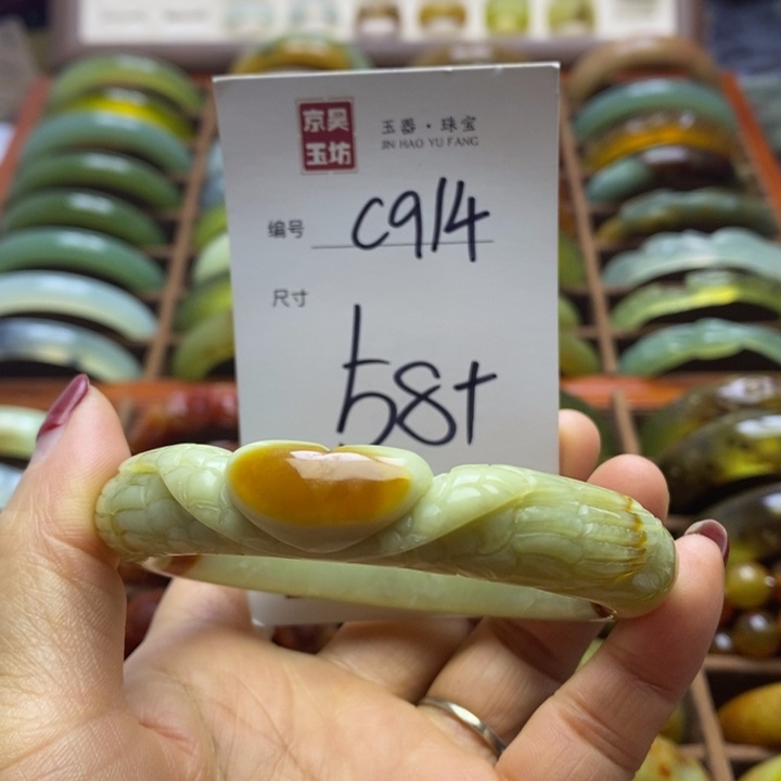 蛇纹石玉手镯未镶嵌