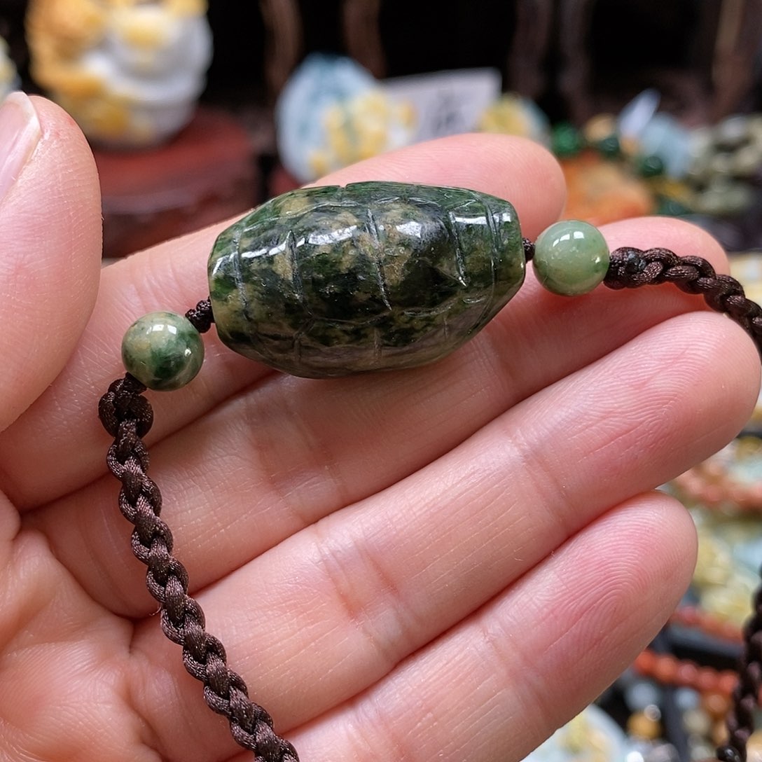 翡翠颈饰未镶嵌翡翠