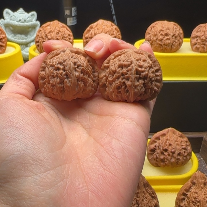 文玩核桃把件39球白