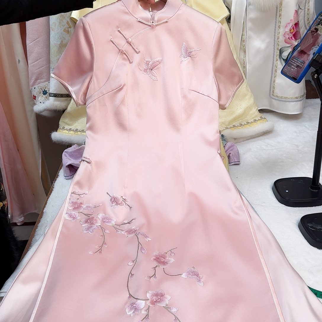 刺绣真丝粉色 梅花旗袍