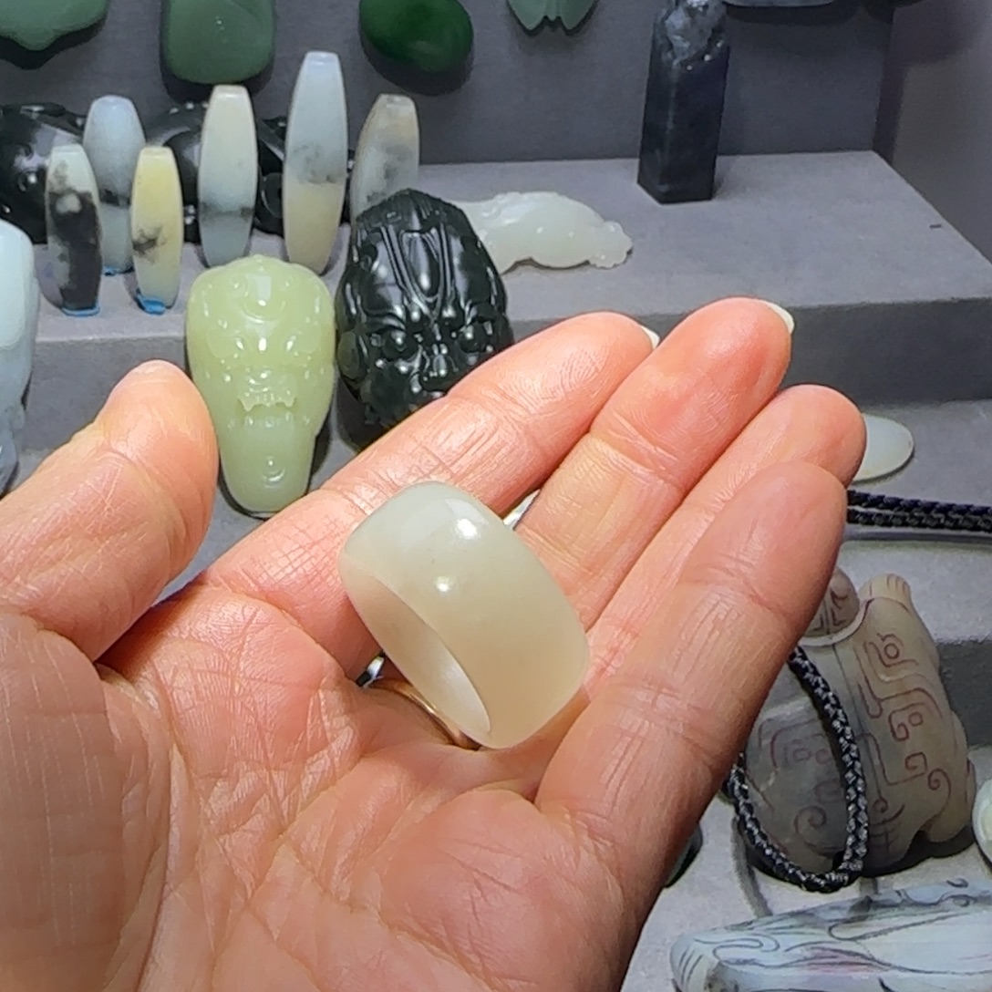 1***6和田玉未镶嵌戒指