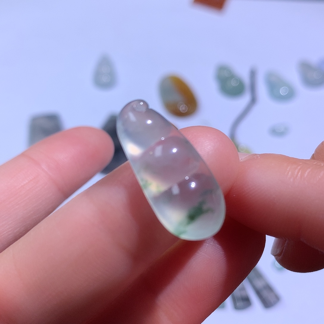 翡翠颈饰未镶嵌豆