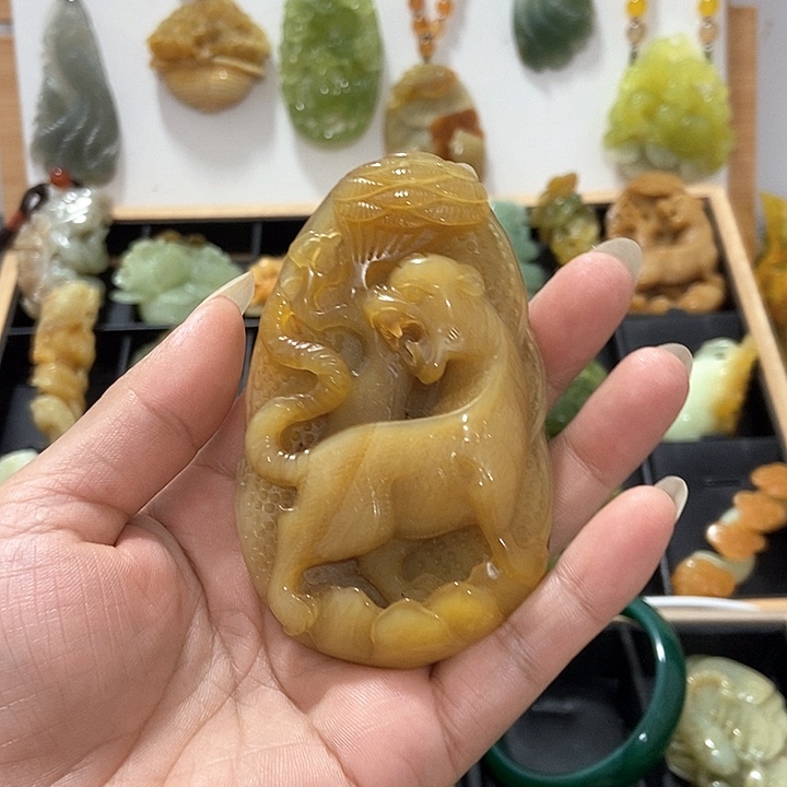 未镶嵌蛇纹石玉挂件