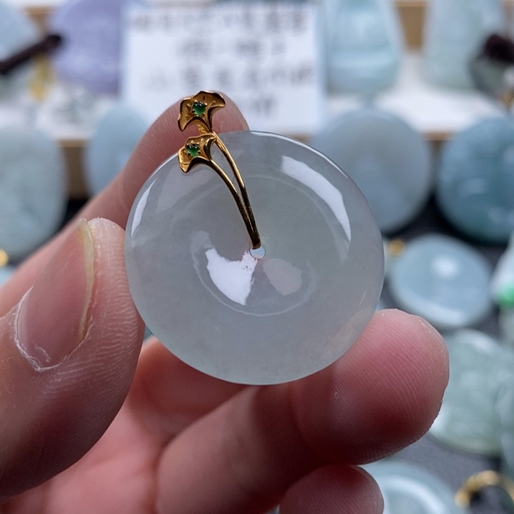 翡翠颈饰18K金镶嵌翡翠