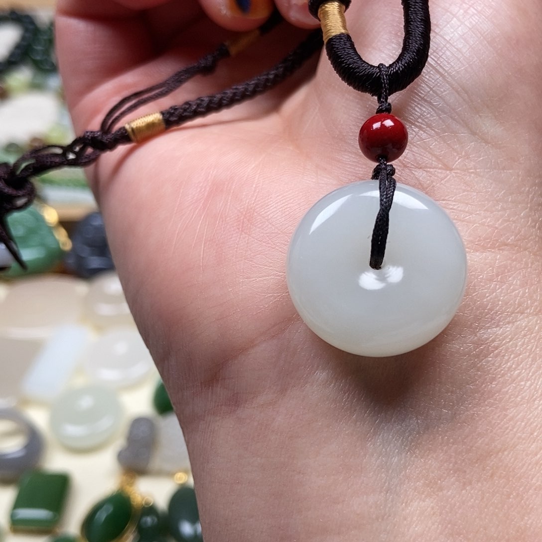 和田玉吊坠未镶嵌