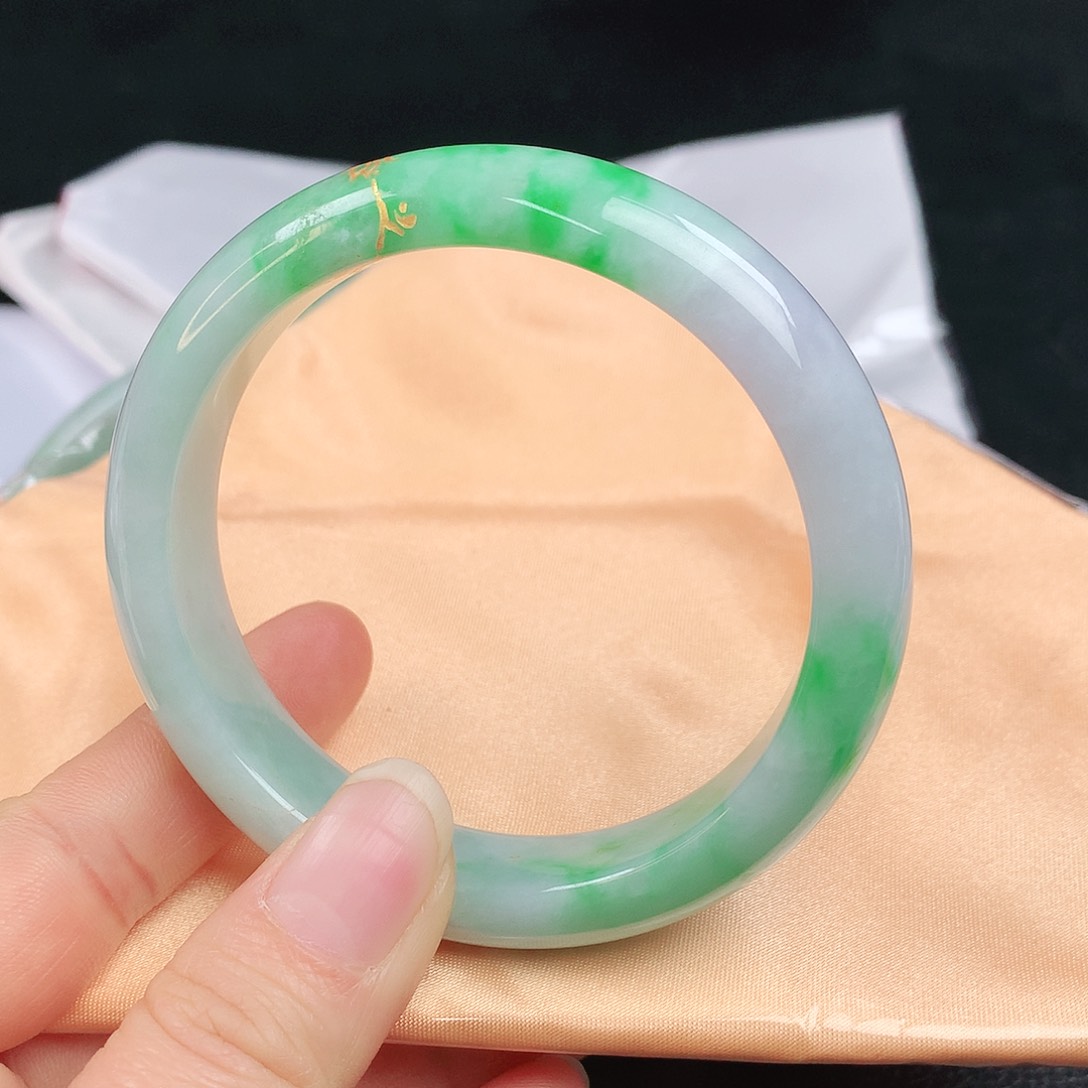 翡翠手镯未镶嵌8308xcvvvb