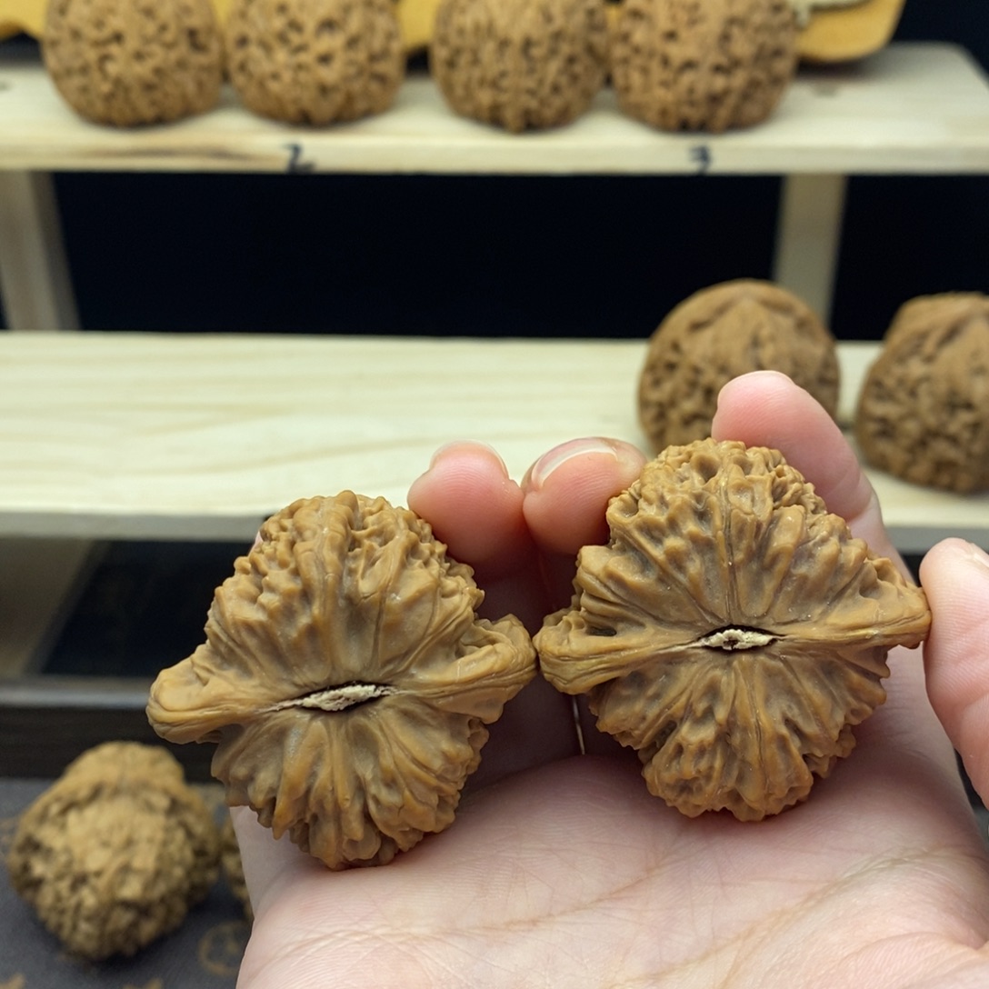 柠***爸文玩核桃吊坠涿鹿一代老树南将