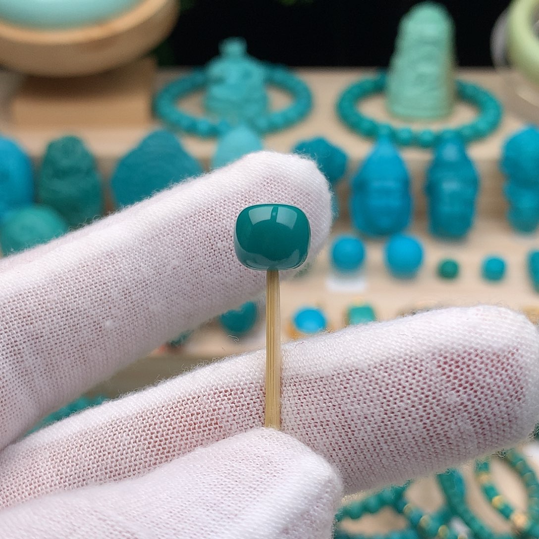 绿松石未镶嵌颈饰