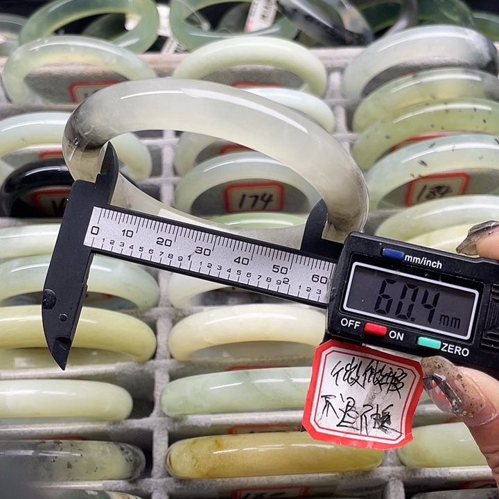 蛇纹石玉未镶嵌手镯162