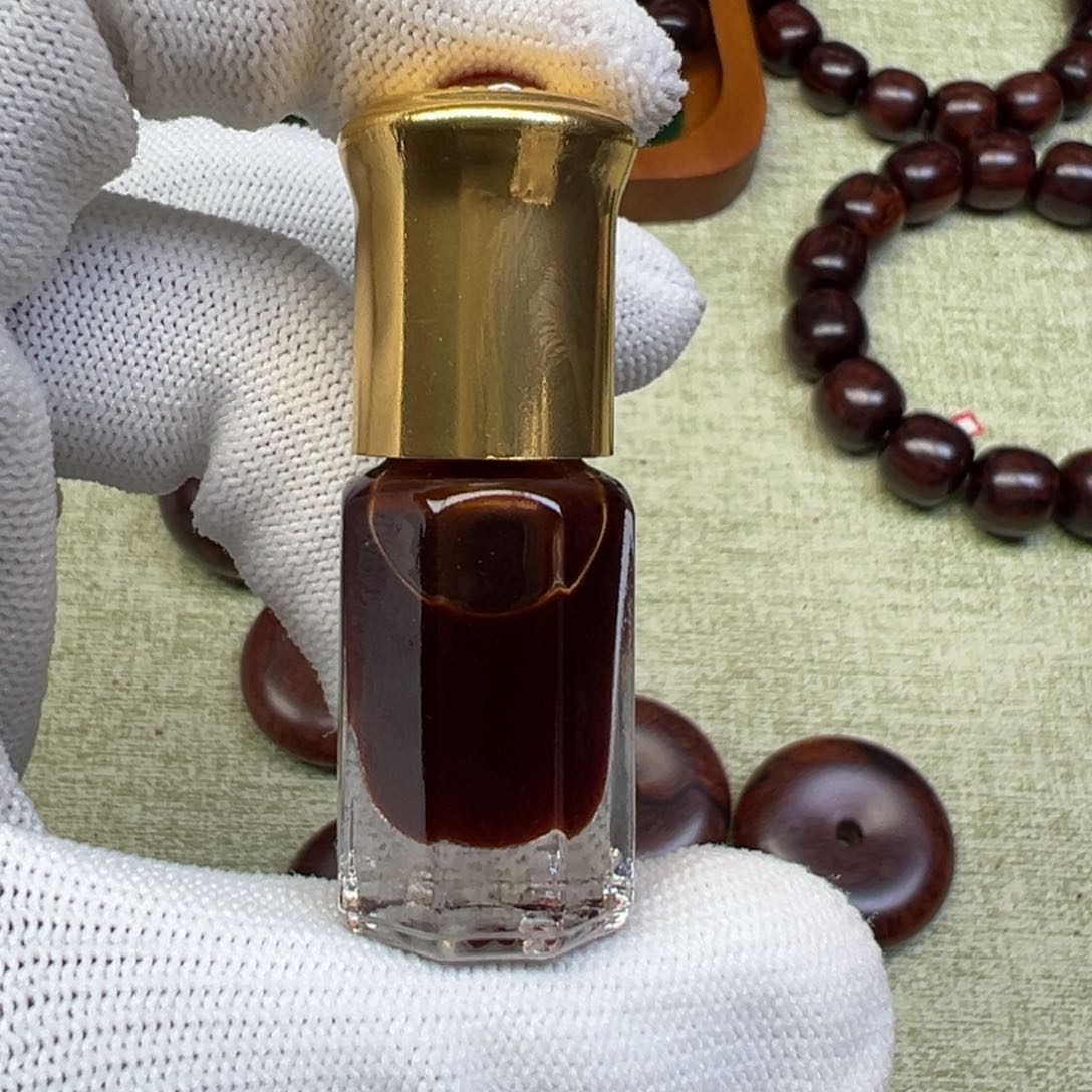 木海南红降古法萃取精油