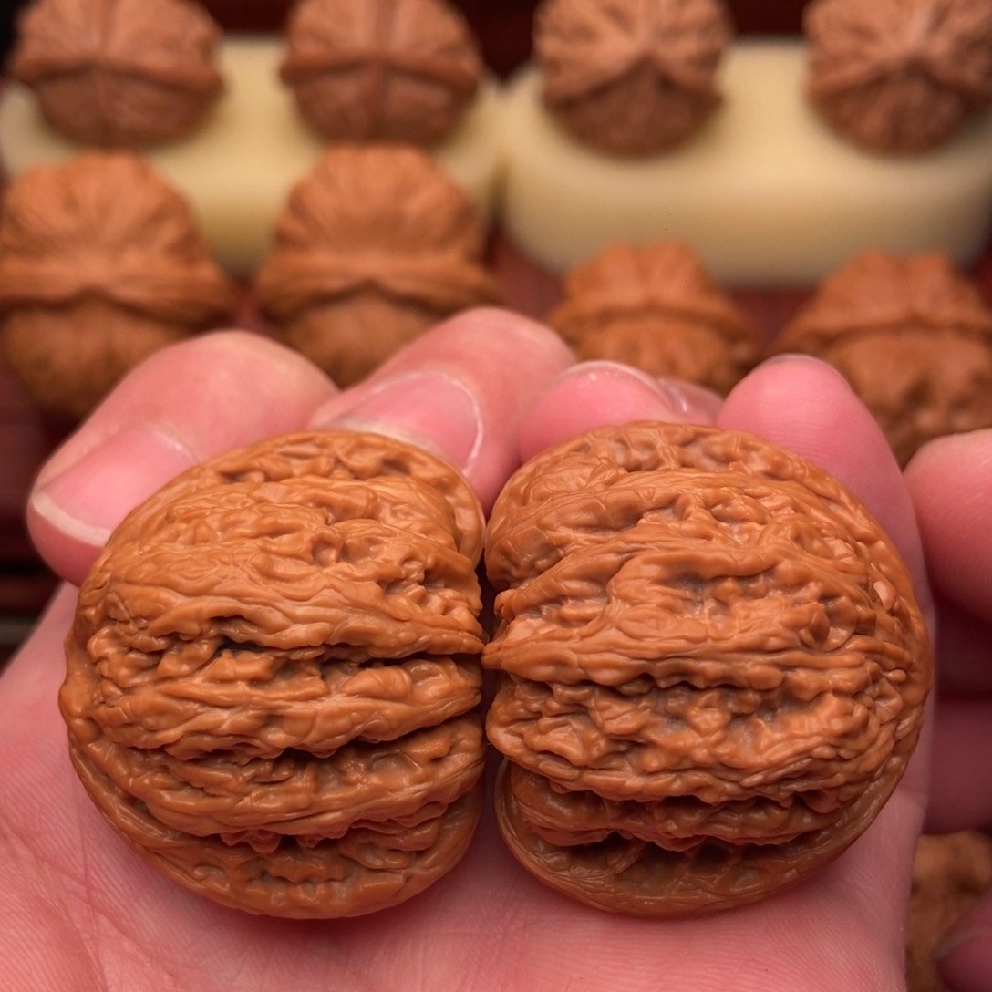 桃核把件野生宝石狮子头37