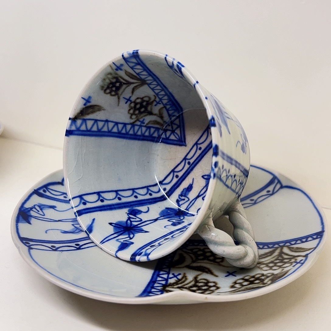 咖啡杯和咖啡杯两类颜色不同