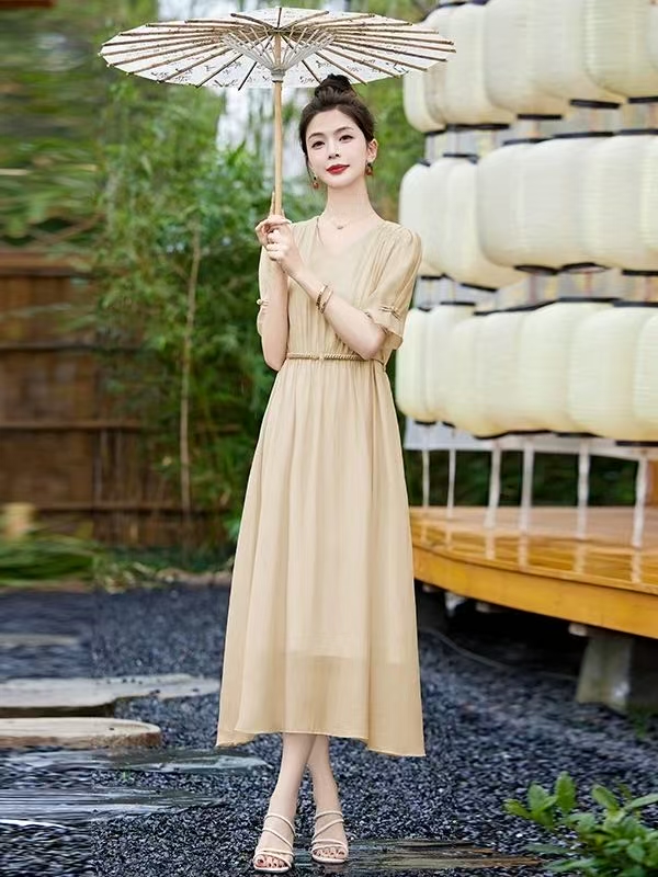 杭州连衣裙女夏季2025新款国际大牌今年流行粉色裙子3-244