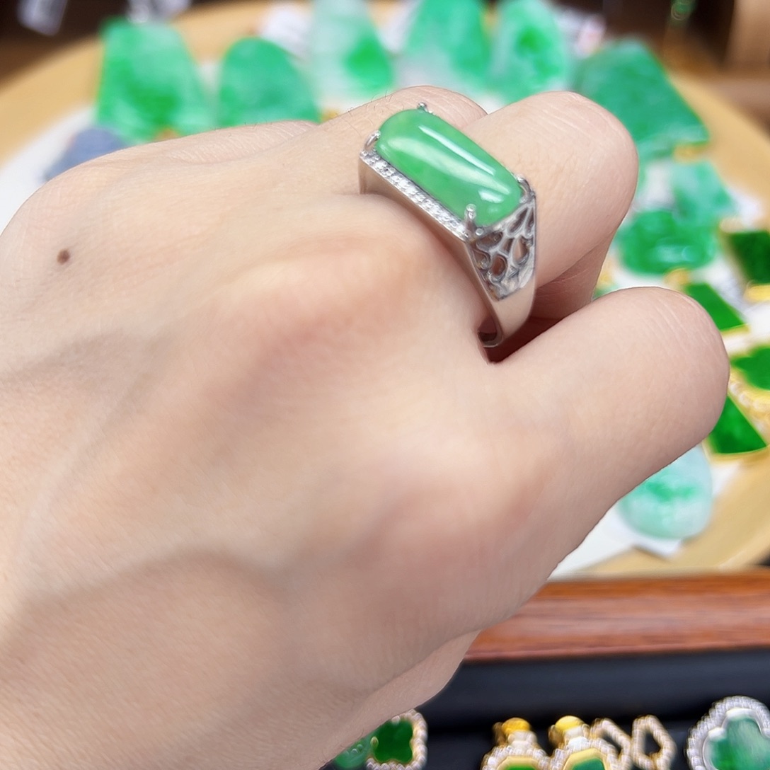 翡翠戒指未镶嵌天然缅料A货一件