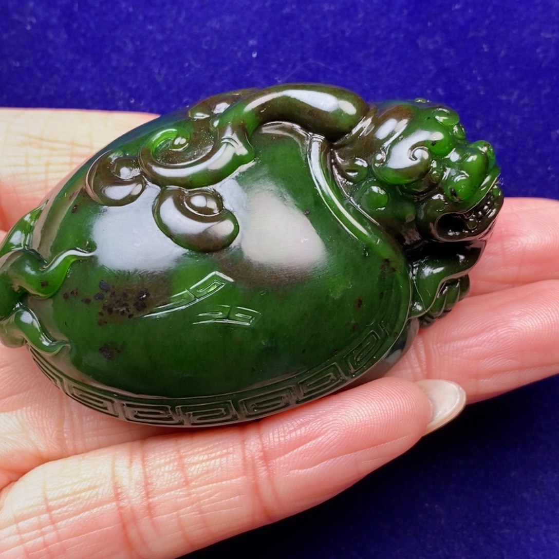 和田玉未镶嵌把件