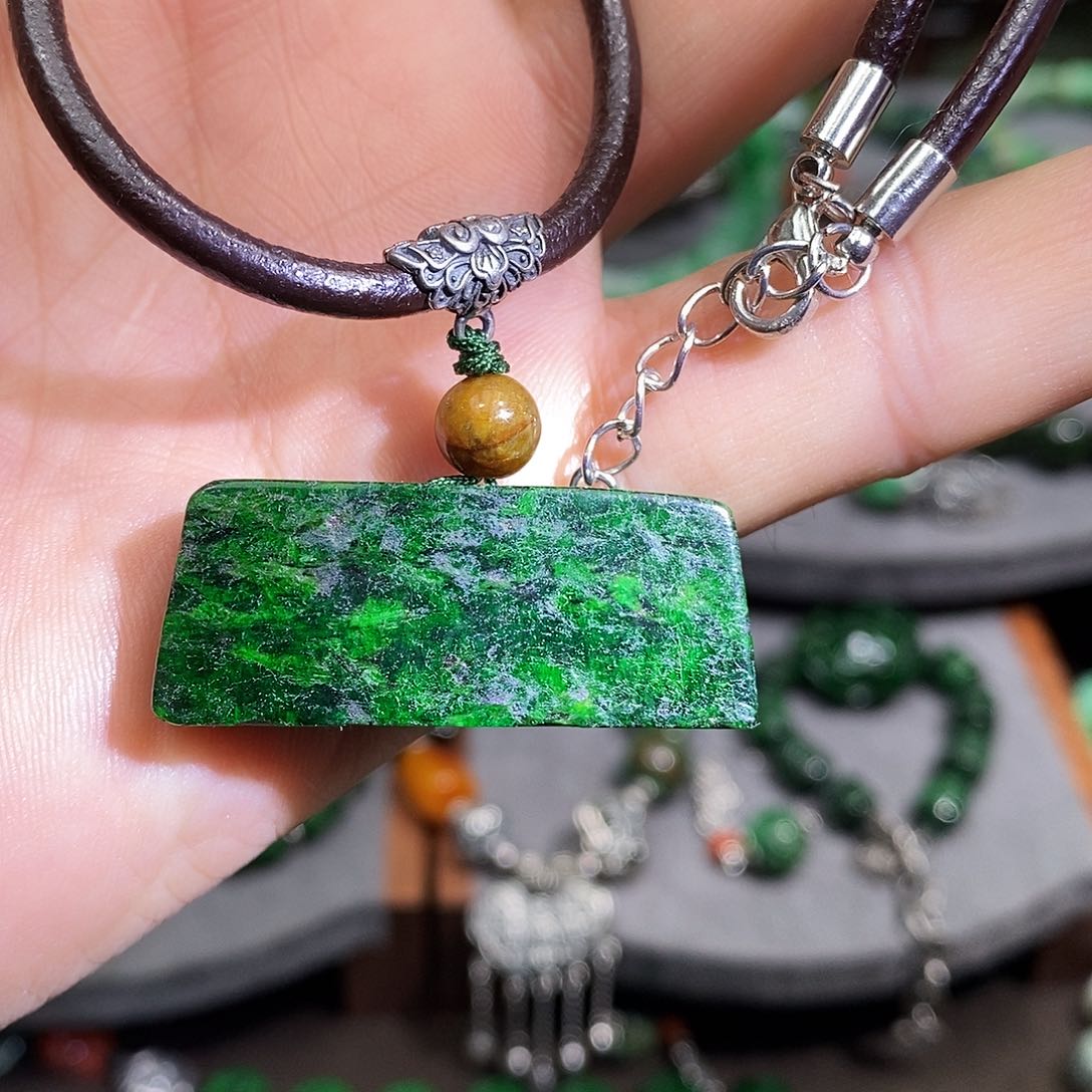 颈饰银S925镶嵌翡翠