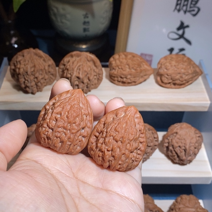 文玩核桃吊坠蛇王一抹红