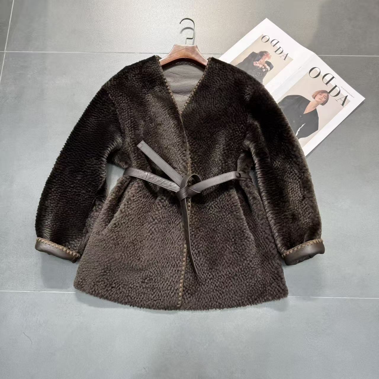 2025新款羊毛皮毛一体皮草外套女中长款简约V领中长款