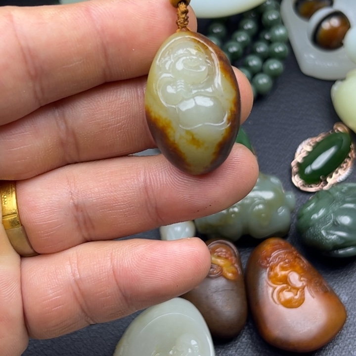 和田玉颈饰未镶嵌