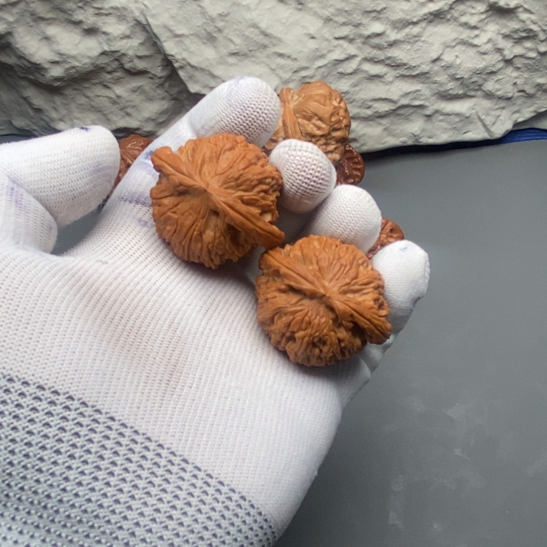 文玩核桃吊坠42白狮子