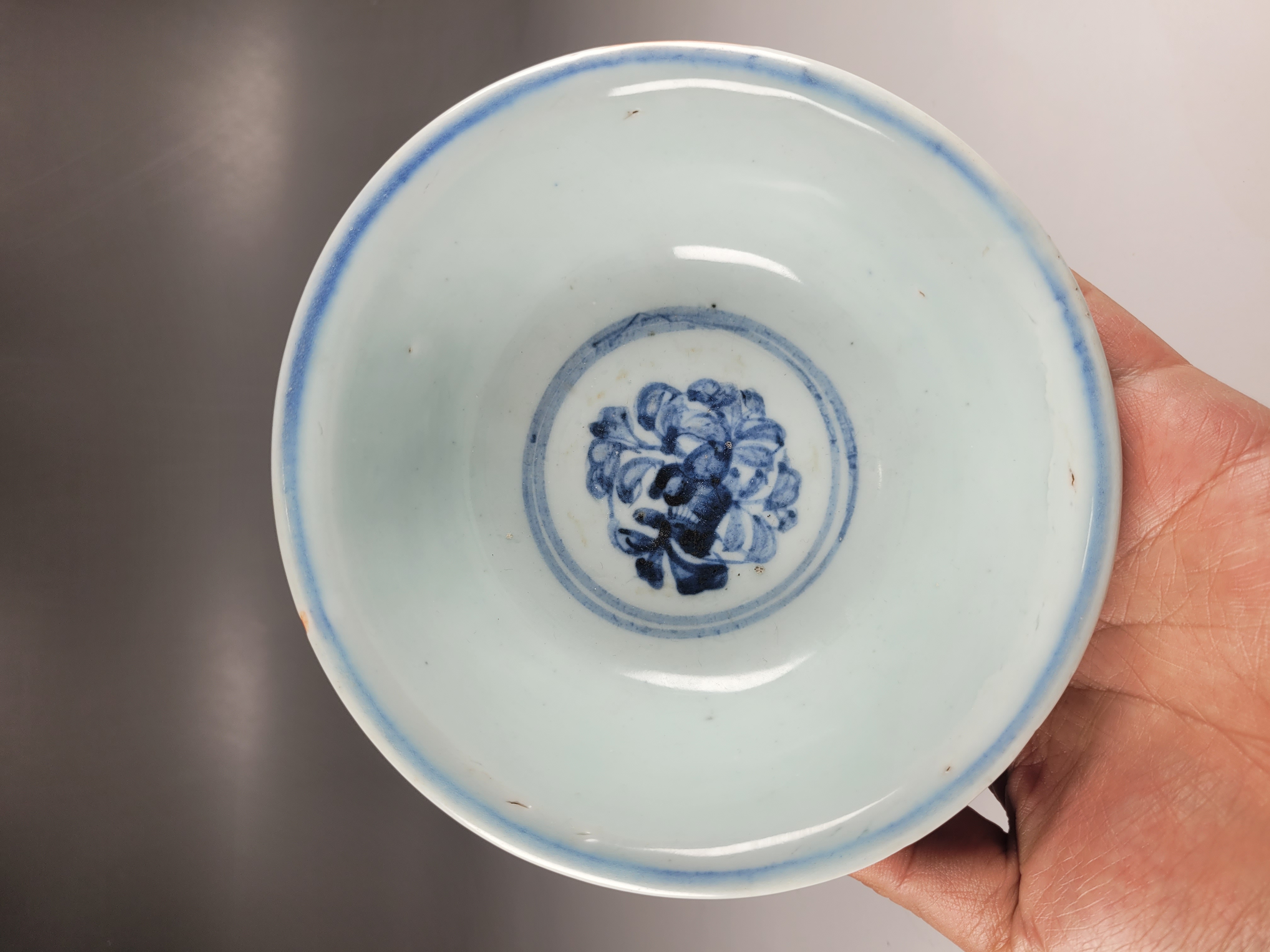 青花缠枝莲纹碗一个